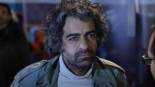 El director de cine Babak Khorramdin es brutalmente asesinado por sus padres por estar soltero