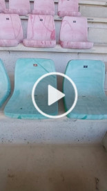 Restauración a soplete de las butacas de un estadio