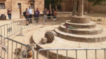 Destroza la cruz del monasterio de Sant Cugat y acaba en el hospital herido