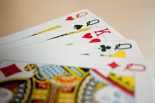 El hombre que se suicidó fabricando una bomba con una baraja de cartas