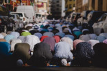 La paradoja del ateísmo: hacerse mayoritario en Occidente en pleno apogeo global de la religión