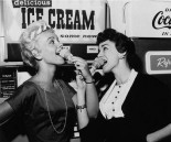 Fotos antiguas de máquinas expendedoras extrañas que no sabías que existían, 1920-1960