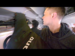 El caos de coger un avión con un instrumento musical [ENG]