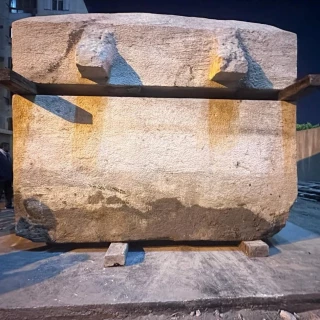 Encuentran el sarcófago de piedra del supervisor de escribas del faraón Psamético I