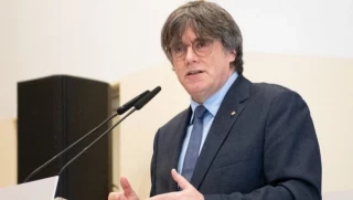 Carles Puigdemont serà el candidato de Junts a las eleccions del 12 de Mayo. [CAT]