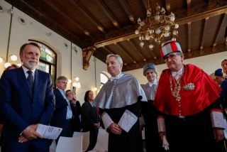 Universidades propiedad de Planeta y la Asociación Católica de Propagandistas conceden honores a periodistas de medios propiedad de Planeta y la Asociación Católica de Propagandistas