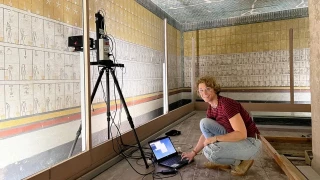 Análisis de las pinturas de la tumba de Tutmosis III revelan una mezcla de colores sin precedentes y técnicas importadas del mundo minoico