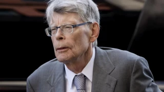 Stephen King recomienda la película española 'La mesita del comedor': "Es horrible y también terriblemente divertida"