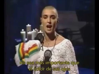 Sinead O'Connor canta a capela la canción War de Bob Marley