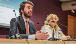 Enfrentamiento entre políticos de Vox en redes: "Ponte la mascarilla antes de difundir bulos".