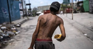 Argentina aumenta niveles de pobreza: Reporta un alza al 48.9%