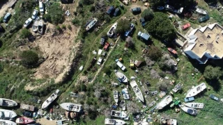 Un polémico empresario de Ibiza se queda sin su vertedero ilegal donde acumula bengalas, lanzacohetes y barcos