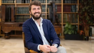 Juan García-Gallardo: «Se está invitando a las mujeres a desarrollar su carrera profesional sin pensar en la natalidad»