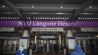 Una enfermera es despedida después de referirse al "genocidio" de Gaza en un discurso (ENG)