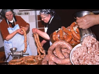 Chorizos caseros de pueblo. Picado de carne, embutido artesanal y conserva para comer todo el año - Eugenio Monesma
