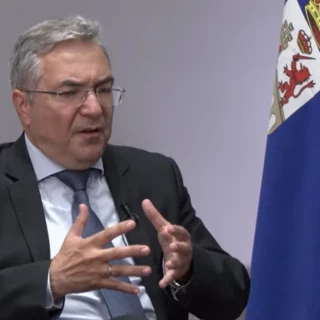 Escándalo de nepotismo en la Diputación de Ourense: Luis Menor repite las prácticas de Baltar