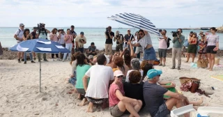 Los mallorquines se 'amontonan' en Sa Ràpita como protesta: «Tenemos el mismo derecho que los turistas»