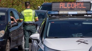 Un guardia civil golpea a un hombre que le recriminó «fumar en el puesto de trabajo» durante un control de alcoholemia