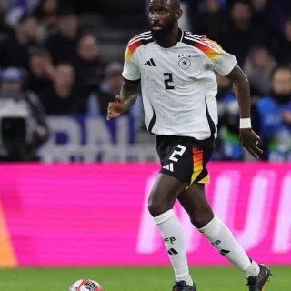 "Espero no tener que leer nunca más algo así": una encuesta de la televisión pública alemana sobre los jugadores negros avergüenza al país