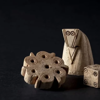 Desentierran en un castillo de Alemania una colección de fichas de juegos medievales de hace 1000 años