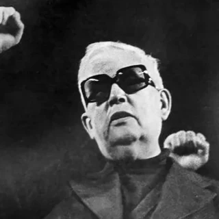 El padre Llanos: de confesor de Franco a comunista y a luchar por el Pozo del Tío Raimundo