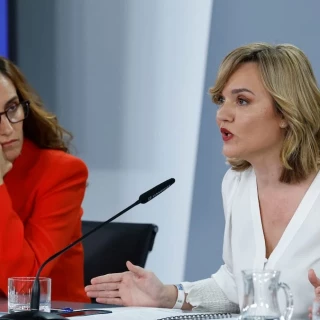 "Ayuso ha tomado la decisión de suprimir los impuestos a los ricos. Así se deja de recaudar el dinero correspondiente a 700 escuelas infantiles, 250 colegios o 20 hospitales”
