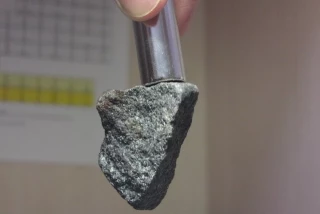 Una inteligencia artificial ha diseñado un imán sin tierras raras en solo tres meses. Lo que ya viene sobrecoge