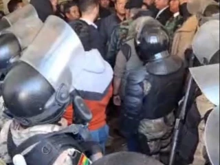 Intento de Golpe en Bolivia: la foto y el video del presidente Luis Arce cara a cara con el general Zúñiga, el militar que lideró la sublevación de tropas en La Paz
