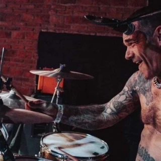 Muere el antifascista Julien Terzics, uno de los fundadores de los Red Warriors que lucharon contra el supremacismo blanco en París [GAL]