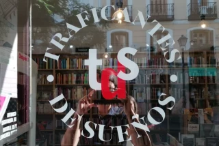 Traficantes de Sueños, la lucha de una librería rebelde por no ser expulsada de Lavapiés por un hotel o un piso turístico