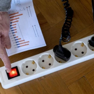 La nueva tarifa regulada encareció un 13% el precio de la luz durante la primera mitad del año