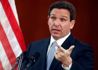 DeSantis cree que puede mantener a los satanistas fuera de las escuelas. No puede (Eng)