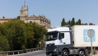 La Cartuja necesita 'frenar': aconsejan apuntalar la portada, muy deteriorada desde la liberación del peaje