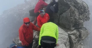 La imagen de la masificación en el Pirineo: esperas de más de media hora para subir el Aneto