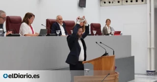 PP y Vox en Murcia dejan un mes sin sueldo al diputado de Podemos cuya baja de paternidad criticó la extrema derecha