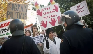 Las aseguradoras privadas se hacen de oro en pleno deterioro de la sanidad pública desde la pandemia
