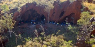 Los primeros resultados publicados de Juukan Gorge muestran que 47.000 años de patrimonio aborigen fueron destruidos en una explosión minera (eng)