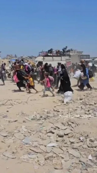 La gente se apresura a huir de Jan Yunis tras los mortíferos ataques y la advertencia de evacuación