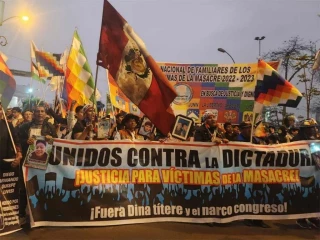 Miles de personas marchan en las calles de las principales ciudades de Perú contra el Gobierno
