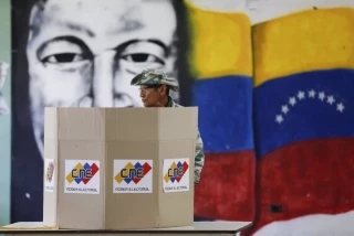La autoridad electoral de Venezuela entrega las actas de las presidenciales al Tribunal Supremo