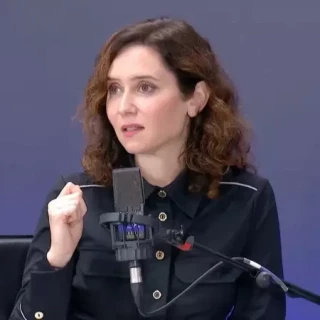 Ayuso dice que quieren una juventud "que vaya directa a la subvención" y los tuiteros le preguntan cuánto ha cotizado fuera de la política