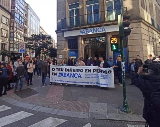 Denuncian que Abanca "se niega" a devolver el dinero a "multitud" de clientes estafados