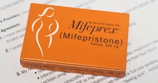 El fiscal general de Missouri dice que la píldora abortiva perjudicará al estado al reducir los embarazos de adolescentes. (Eng)