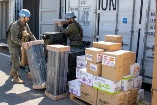 Cascos Azules españoles ayudando a las comunidades locales del sur de Líbano
