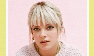 Lily Allen gana más con fotos de pies que con 8 millones de oyentes en Spotify