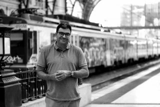 Roger Senserrich: «En Estados Unidos, los partidos son una ficción. Son más como franquicias. No hay un presidente de partido con poder real, ni una ejecutiva que imponga disciplina»