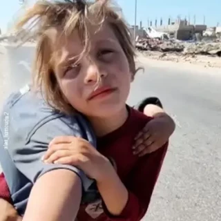 La búsqueda de la niña de Gaza fotografiada junto a decenas de palestinos detenidos y desnudos
