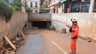 Sin víctimas dentro de los coches en el parking de la plaza del Ayuntamiento de Sedaví