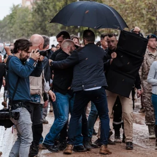 La Guardia Civil detiene al autor de los golpes al coche de la comitiva de Sánchez en Paiporta