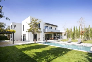 Chalés de lujo a dos millones en un barrio de Madrid tras ocultar el TSJM diez años la sentencia que prohibía su construcción